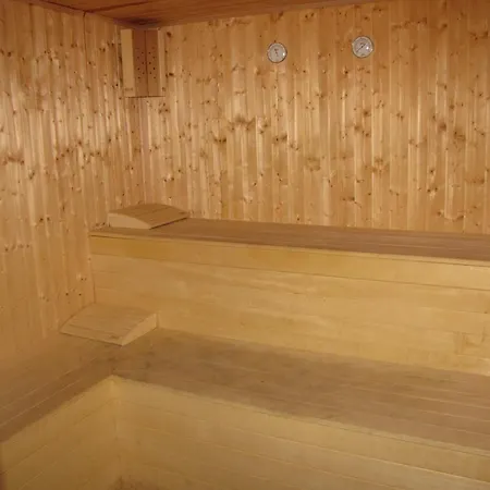 Salena In Chairite 阳光海滩